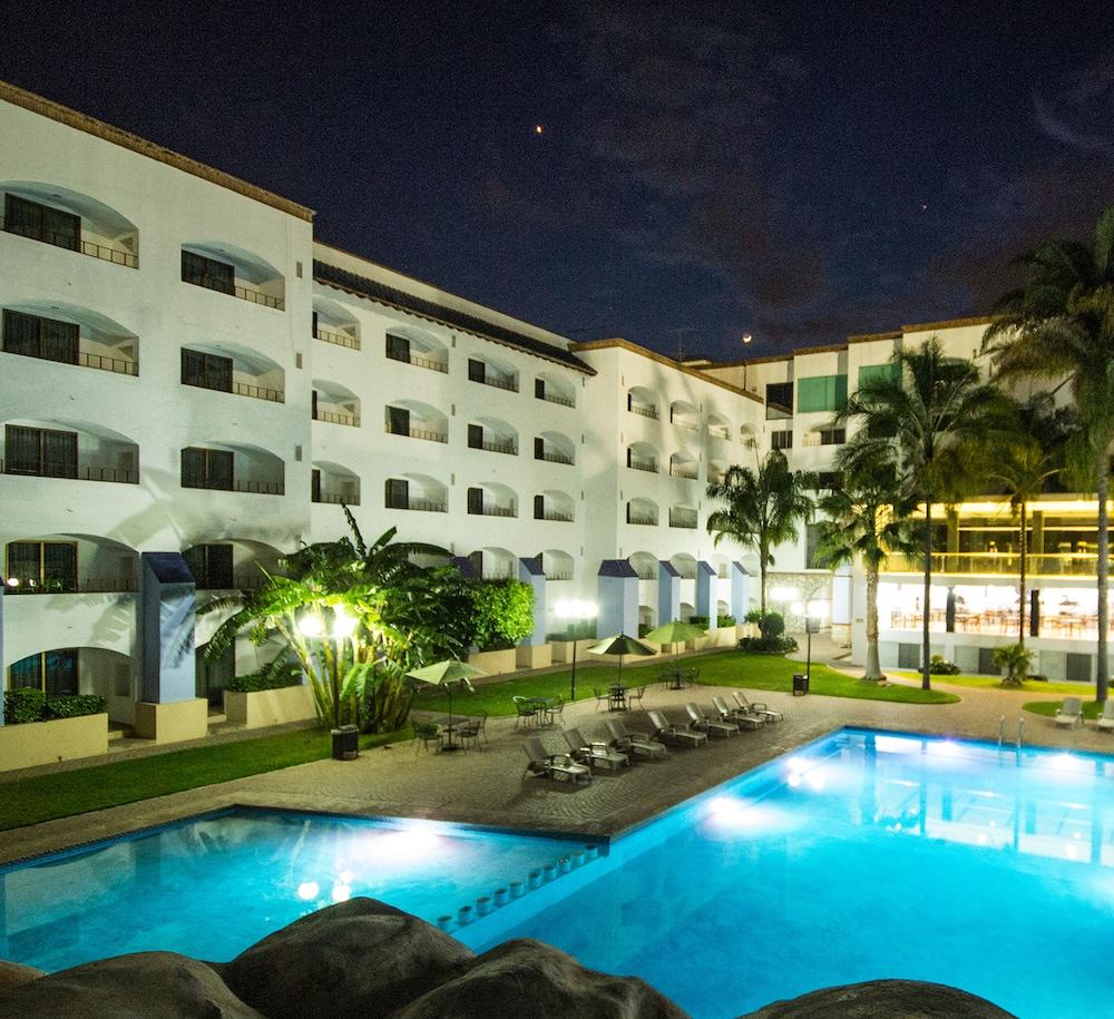 Hotel Gran Plaza & Convention Center กัวนาฮัวโต ภายนอก รูปภาพ