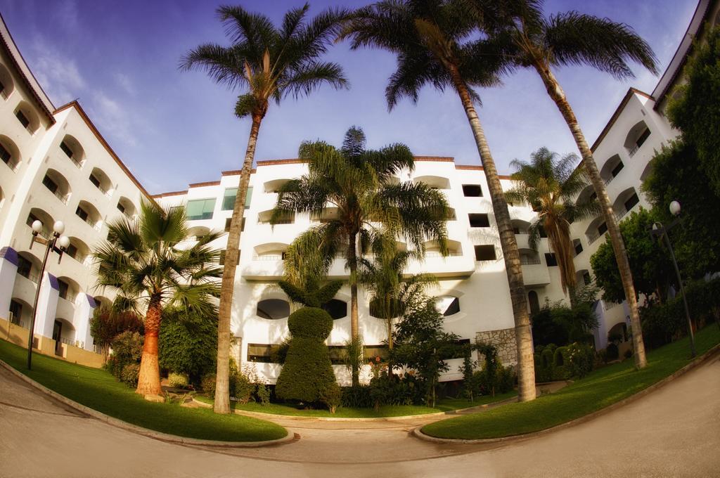 Hotel Gran Plaza & Convention Center กัวนาฮัวโต ภายนอก รูปภาพ