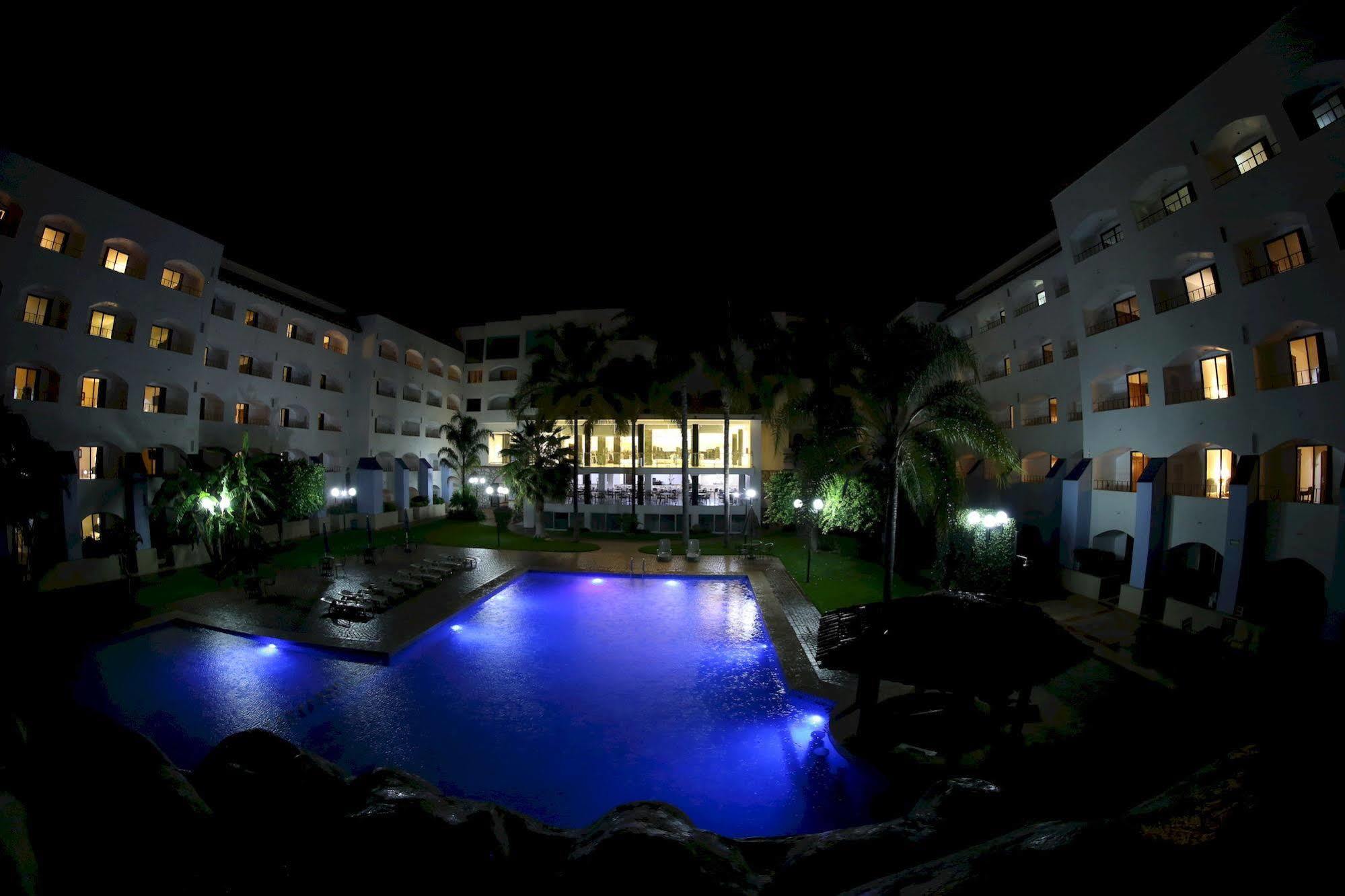 Hotel Gran Plaza & Convention Center กัวนาฮัวโต ภายนอก รูปภาพ